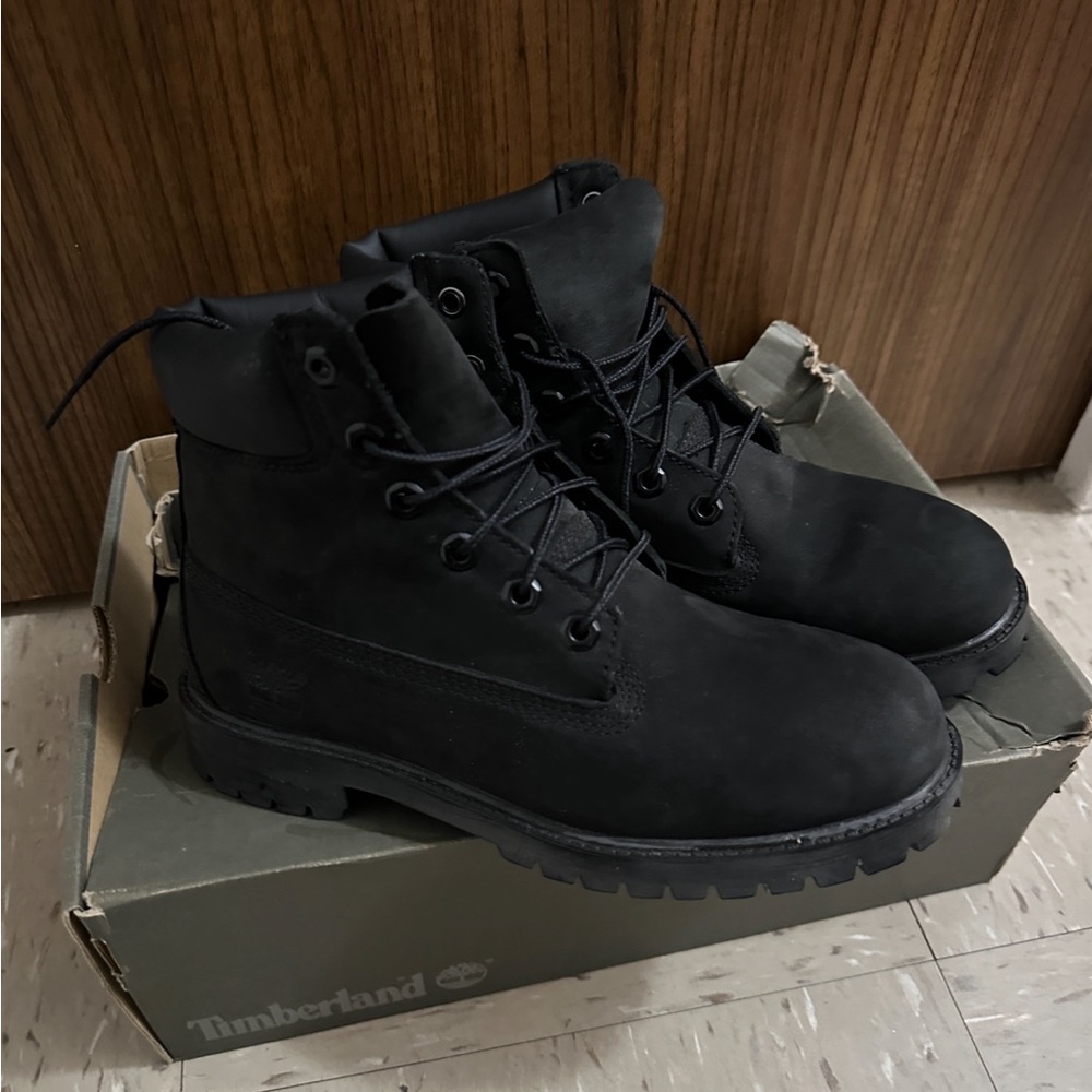 Timberland boots black. Size 5.5 junior.
